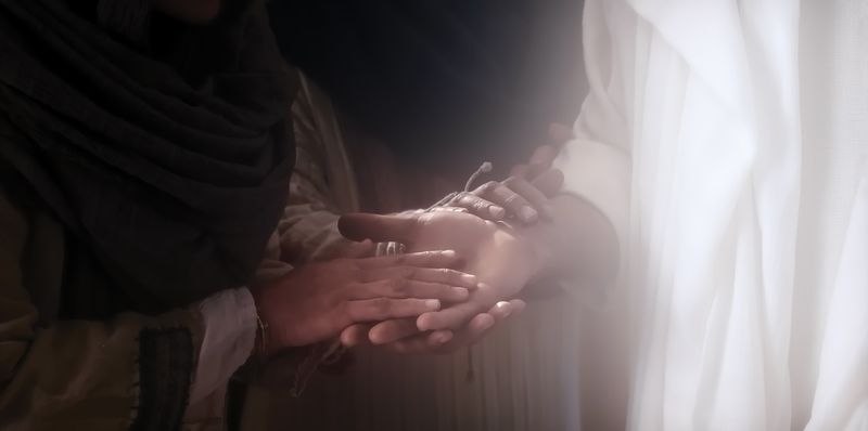 Lucas 24:36–41, 44–49; João 20:21, As pessoas tocam as mãos do Cristo ressuscitado.