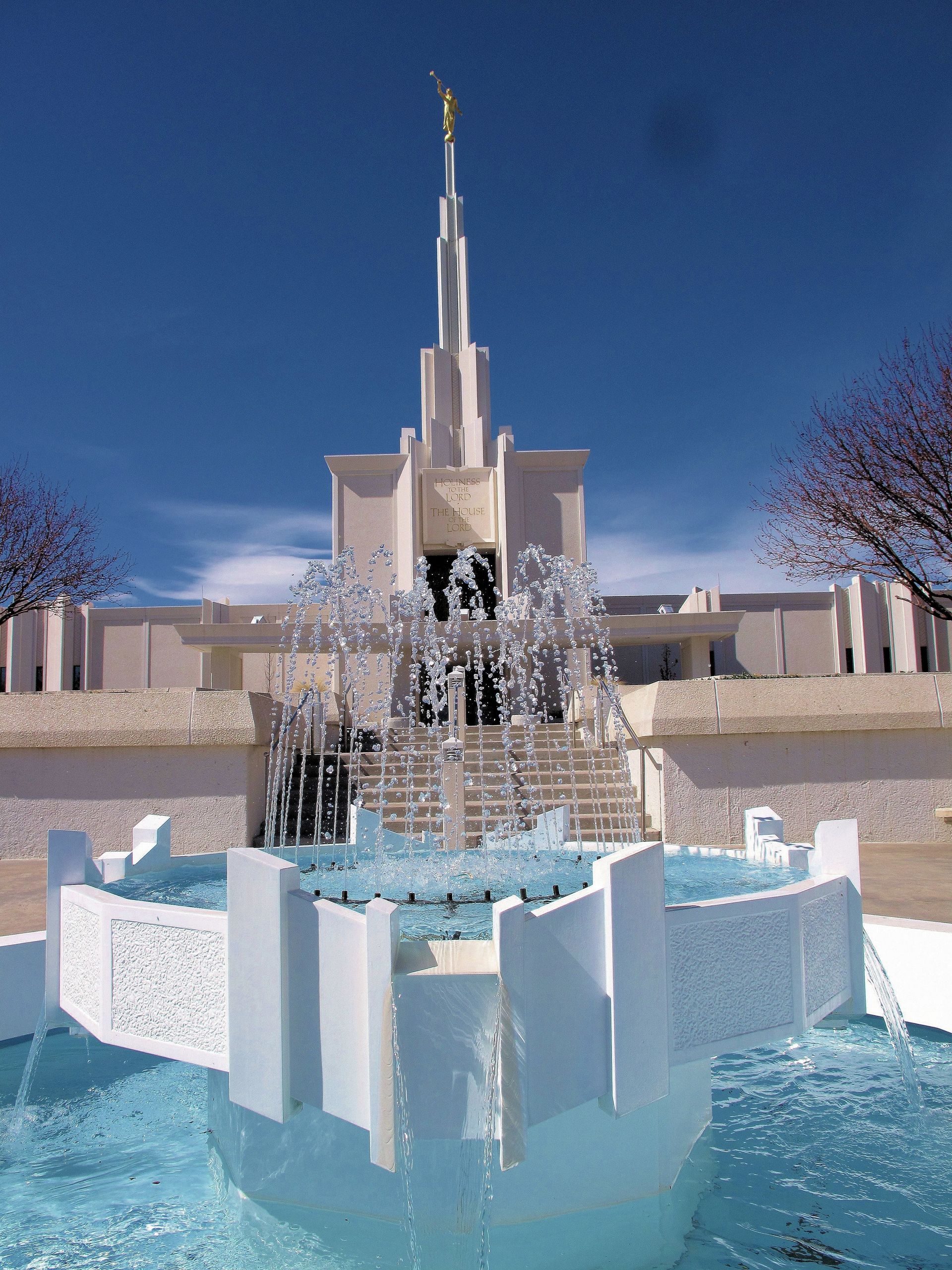 A fountain at the bottom of the stairs that lead up to the entrance of the Denver Colorado Temple.