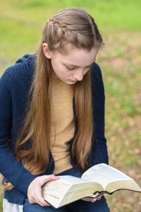 youth reading Bible