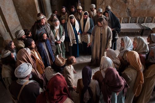 Luke 4:33–37, Witnesses watch as a man possessed speaks to Jesus