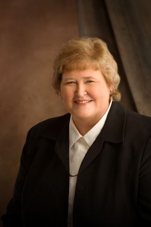 Final official portrait of Sister Barbara Thompson, second counselor in the Relief Society general presidency, 2007.
Released at the April 2012 general conference.