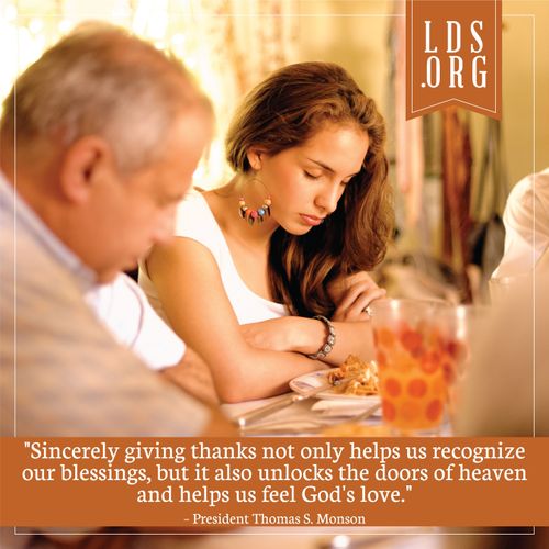 An image of a family praying at mealtime, combined with a quote by President Thomas S. Monson: “Sincerely giving thanks … unlocks the doors of heaven.”