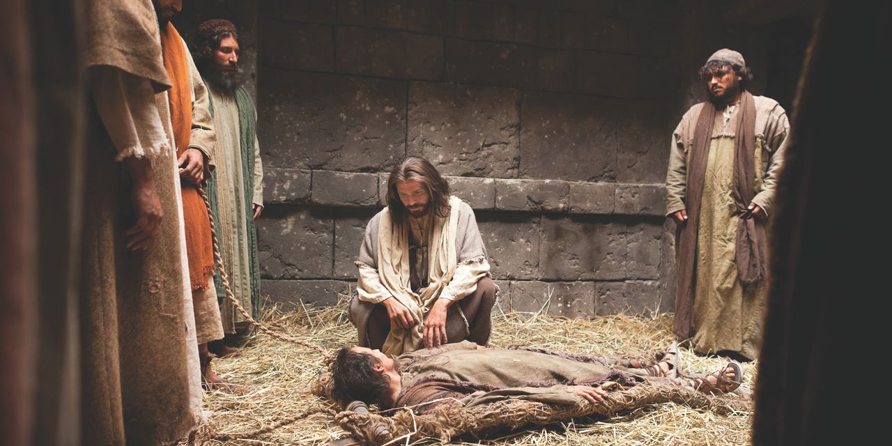 Jesus Christ forgives sins and heals a man stricken with palsy