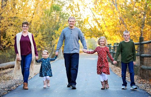 famille en promenade