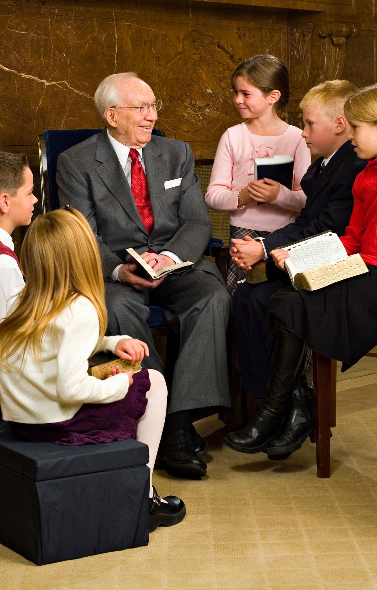 President Gordon B. Hinckley with a group of children.