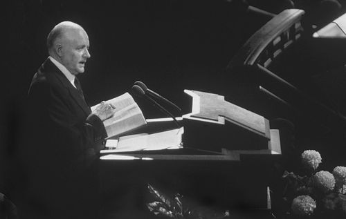 President Hunter speaking