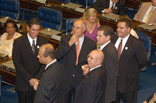 Líderes da Igreja e senadores no Brasil