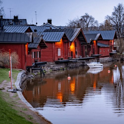 houses by a river