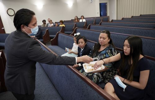 people taking the sacrament