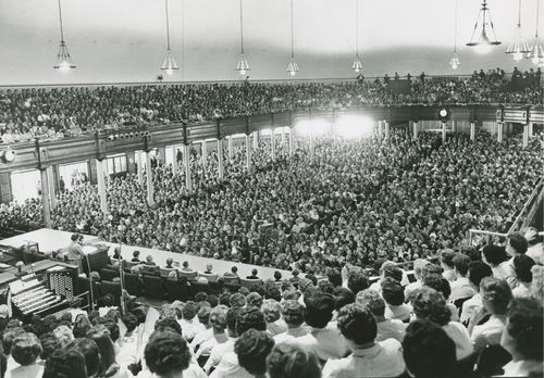 Multidão de mulheres no Tabernáculo de Salt Lake