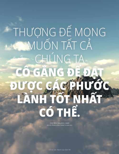 tấm áp phích về những ngọn núi nhô qua đám mây