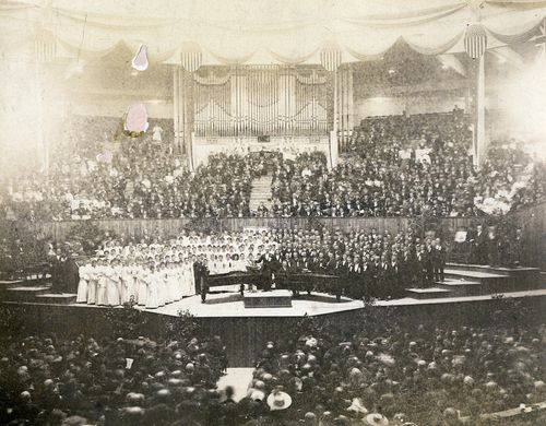 El Coro del Tabernáculo actuando