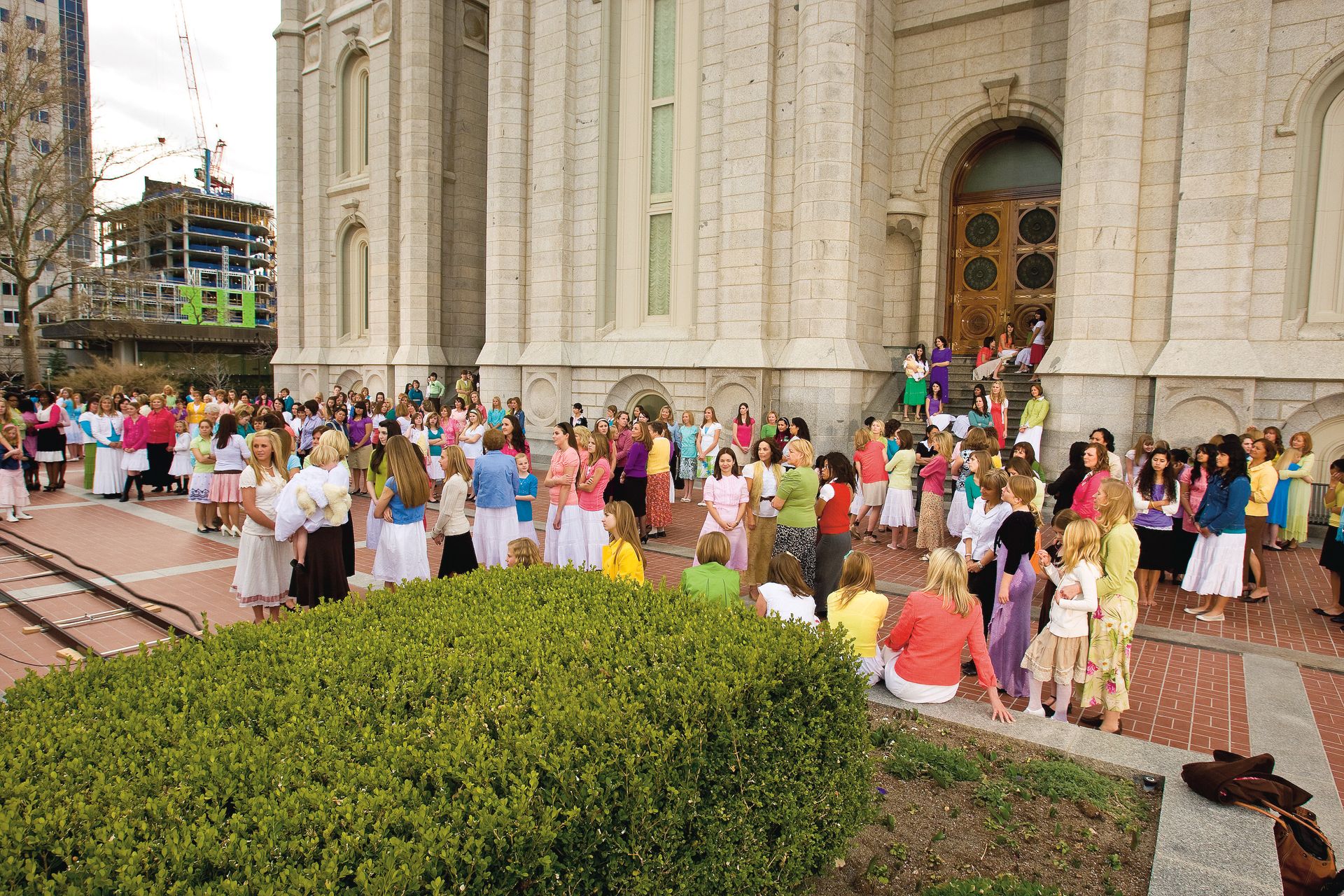 Groups of young women and their leaders gather outside the Salt Lake Temple.