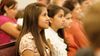 des jeunes filles à l’église