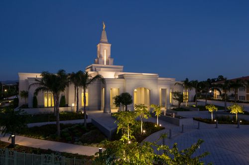 A landscape view of the Córdoba Argentina Temple with its surrounding landscape lit up at night.