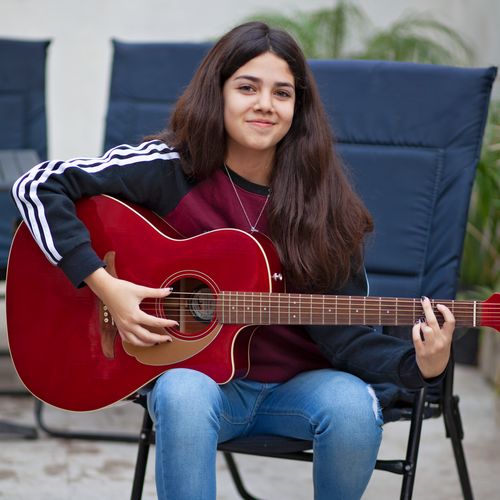 girl with guitar