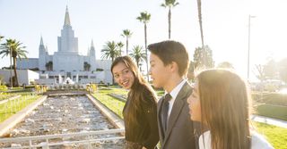 youth in front of the Oakland California Temple