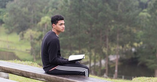Young Men reading scriptures