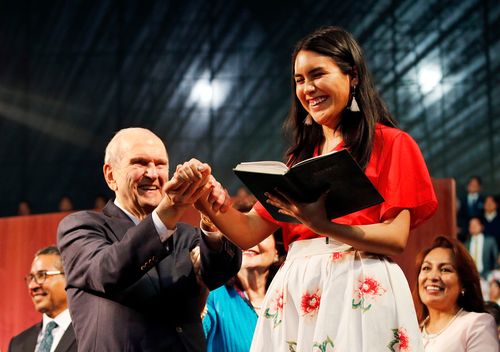 Russell M. Nelson and Isabela Castellano