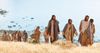 Jesucristo y una multitud caminando