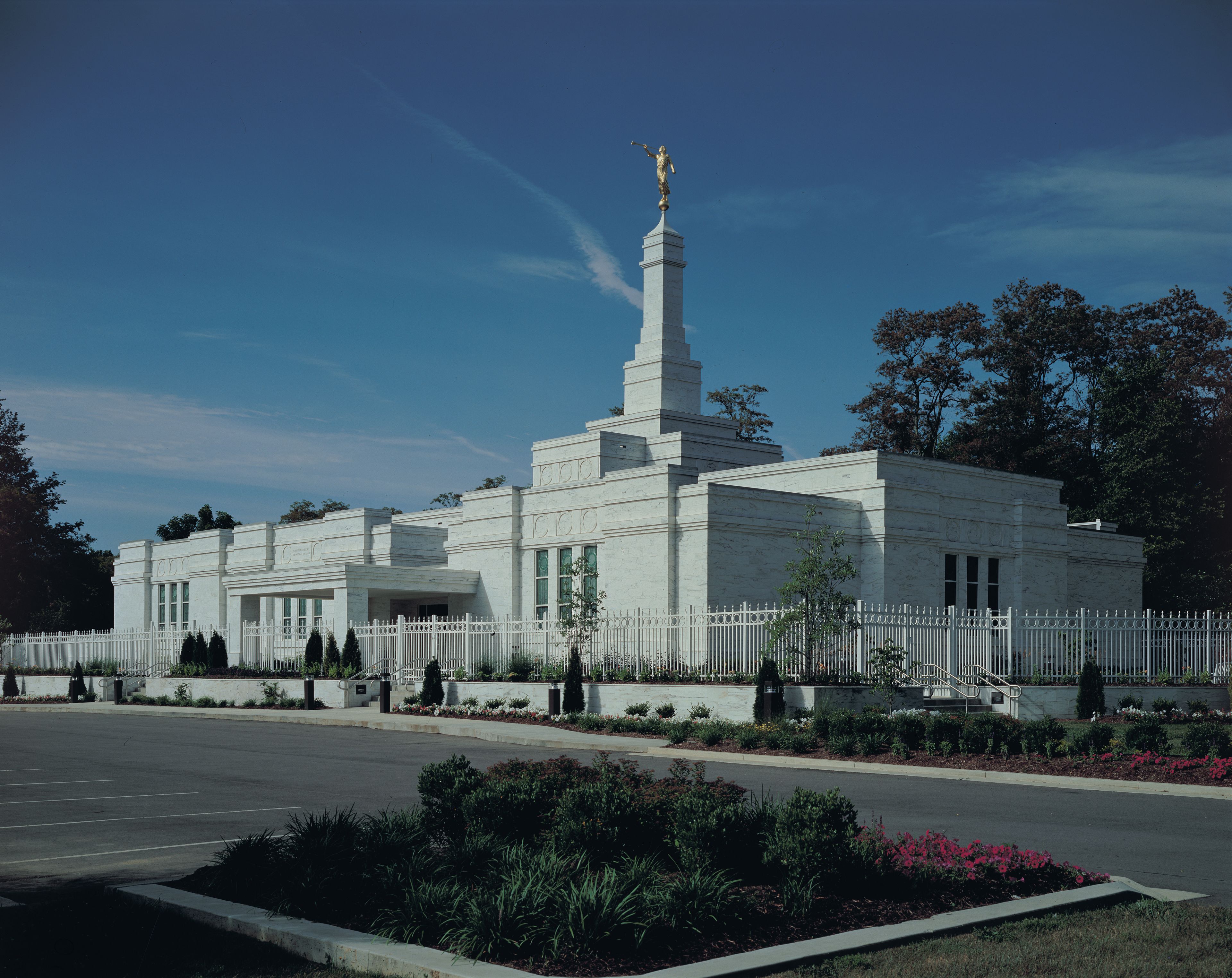 The entire Louisville Kentucky Temple, including the entrance and scenery.