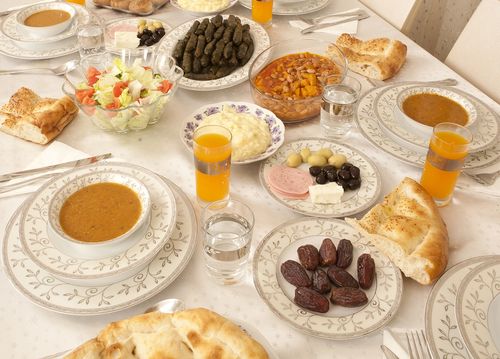 il pasto tradizionale dell’iftar