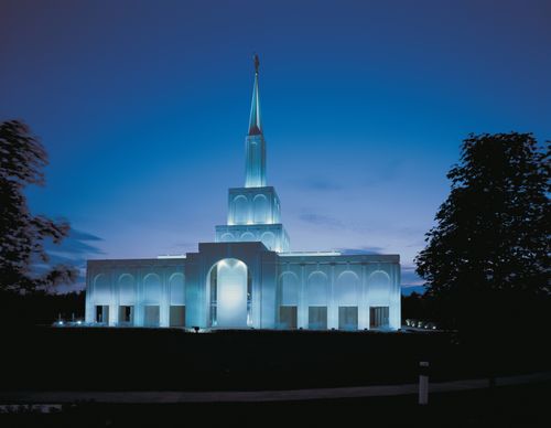 The front entrance to the Toronto Ontario Temple lit up at night.