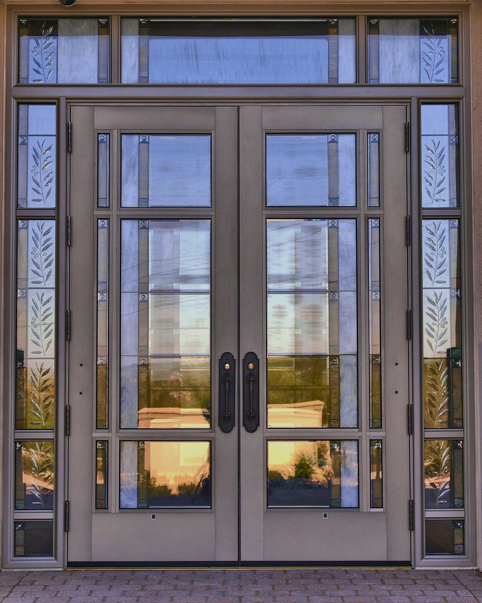 A view of the Kansas City Missouri Temple doors.