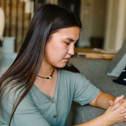 girl praying