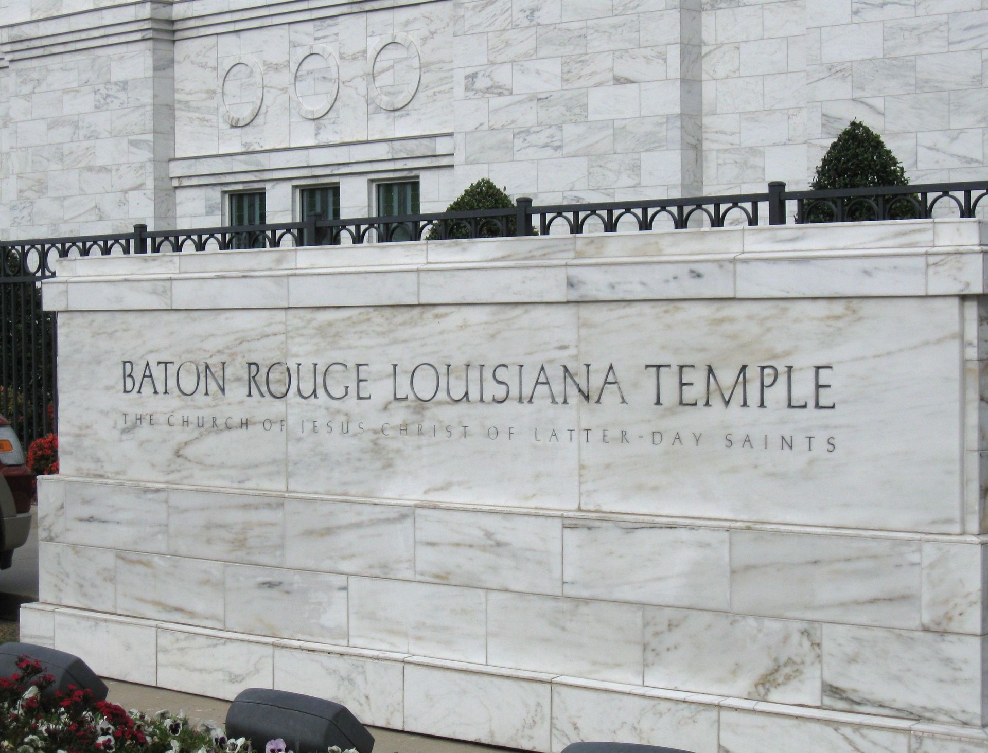 The temple name sign for the Baton Rouge Louisiana Temple.