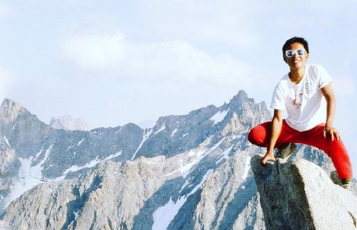 Frère Tai au sommet d’une montagne