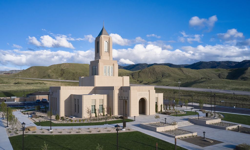  Exterior image of the Casper Wyoming Temple and the Temple Grounds.