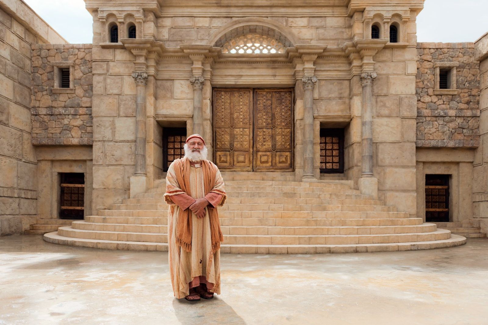 Simeon stands in the temple courtyard.