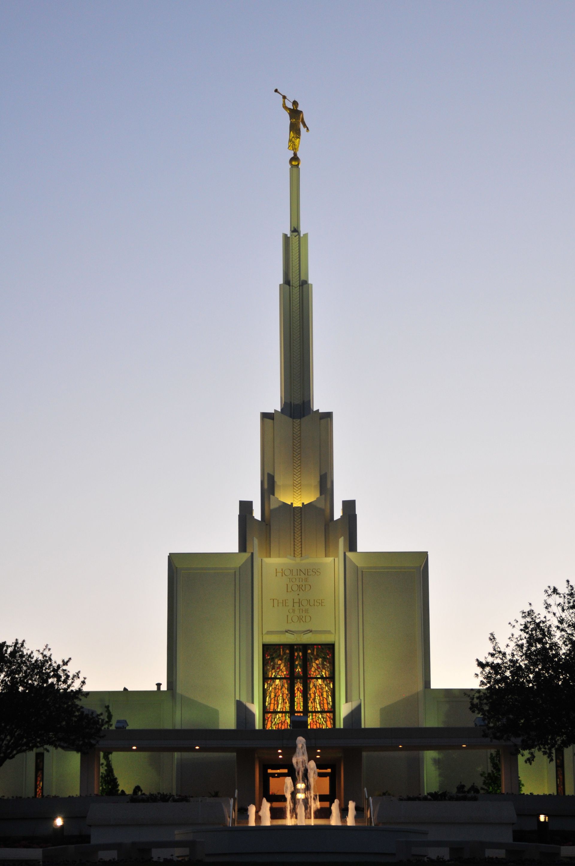 A view of the Denver Colorado Temple at night.