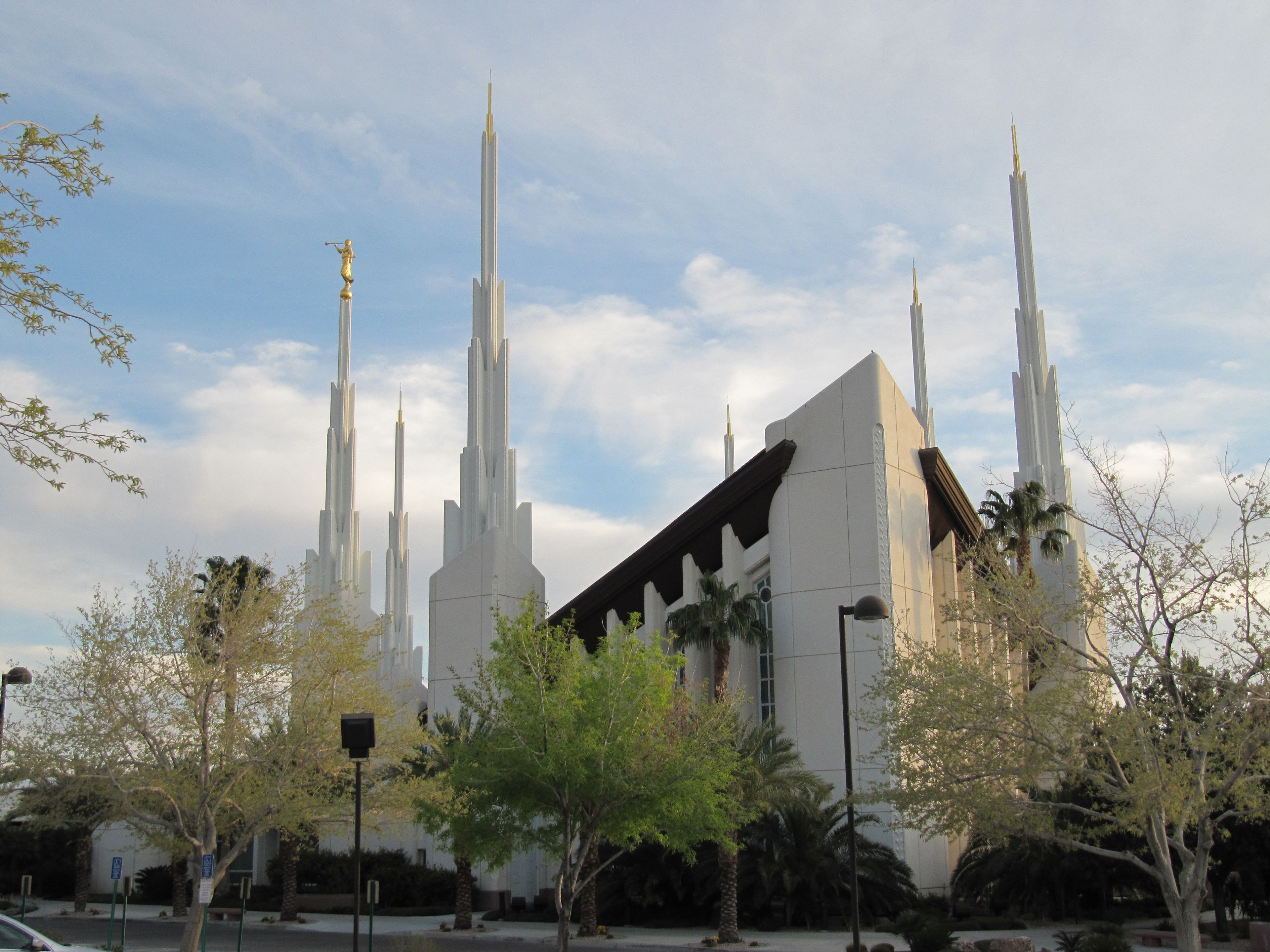 The entire view of the Las Vegas Nevada Temple, including scenery.