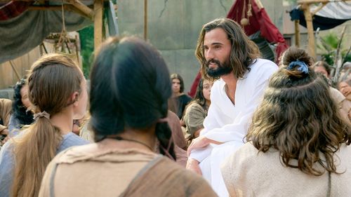 Jesus teaching the people