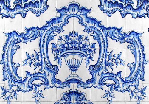 Azulejos azuis e brancos