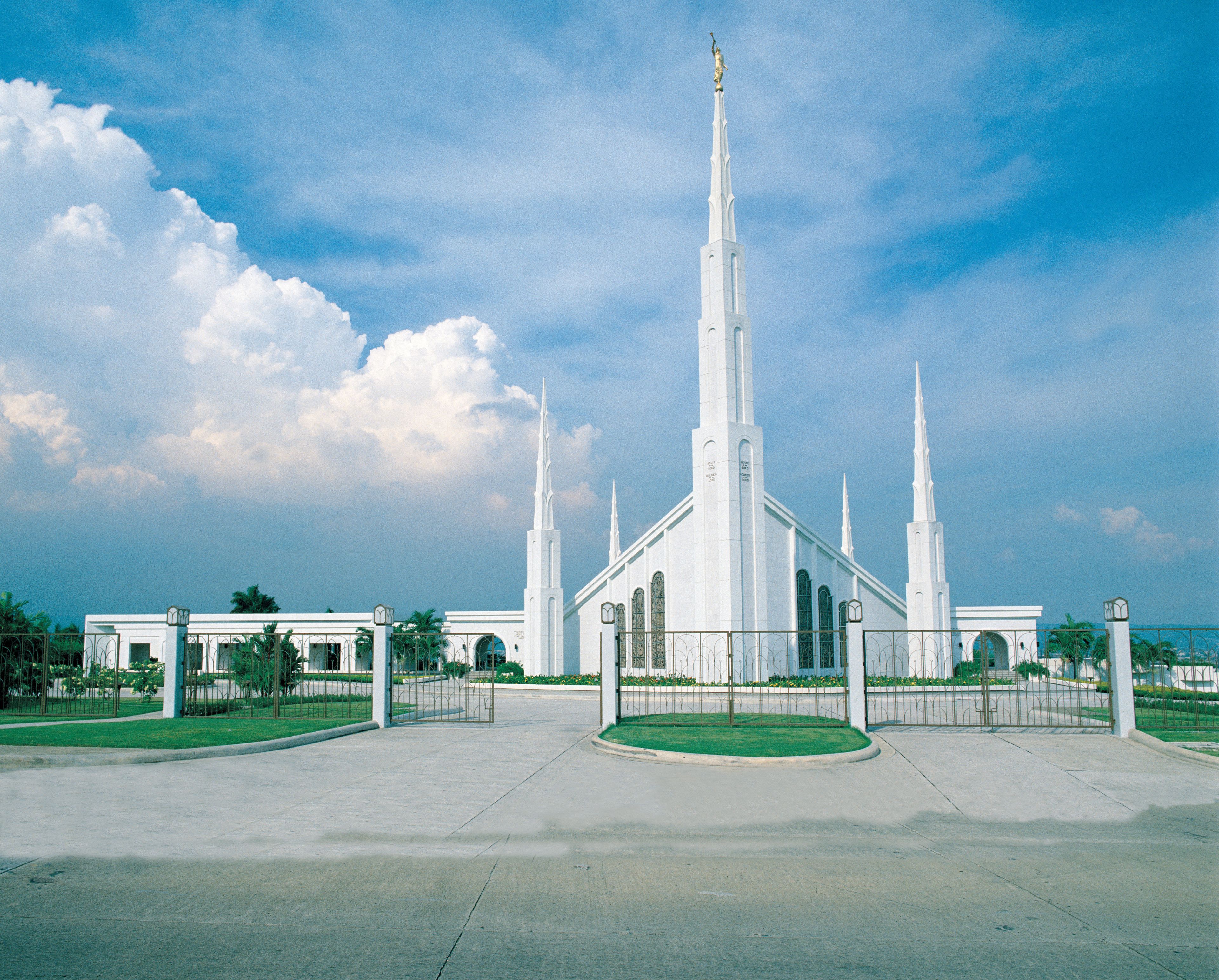 The entire Manila Philippines Temple, including the entrance and scenery.