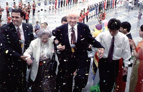 President and Sister Hinckley in Hong Kong