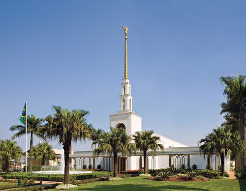 The entire São Paulo Brazil Temple, with a view of the entrance, grounds, trees, bushes, and fountain out front.