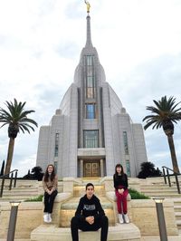 children in front of Rome Temple