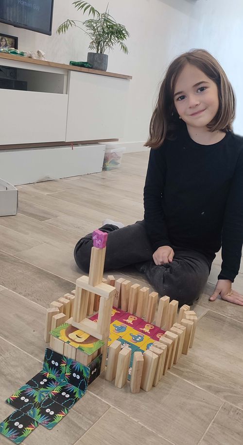 Photo of a girl named Sofia Furtado with her block temple.