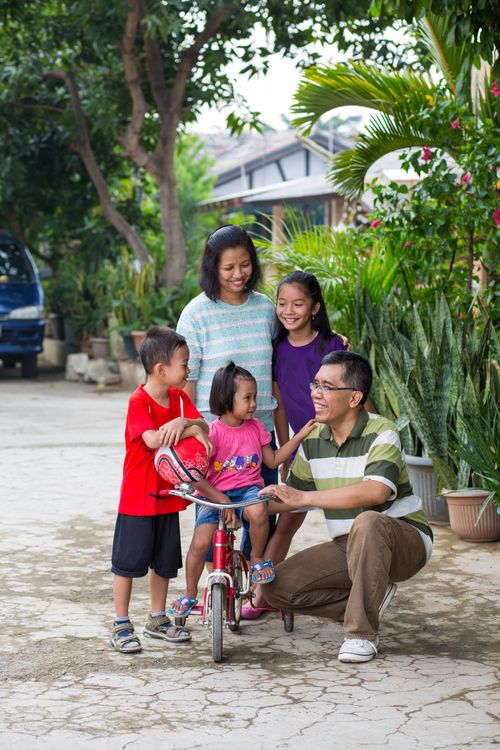 thiếu nữ mỉm cười