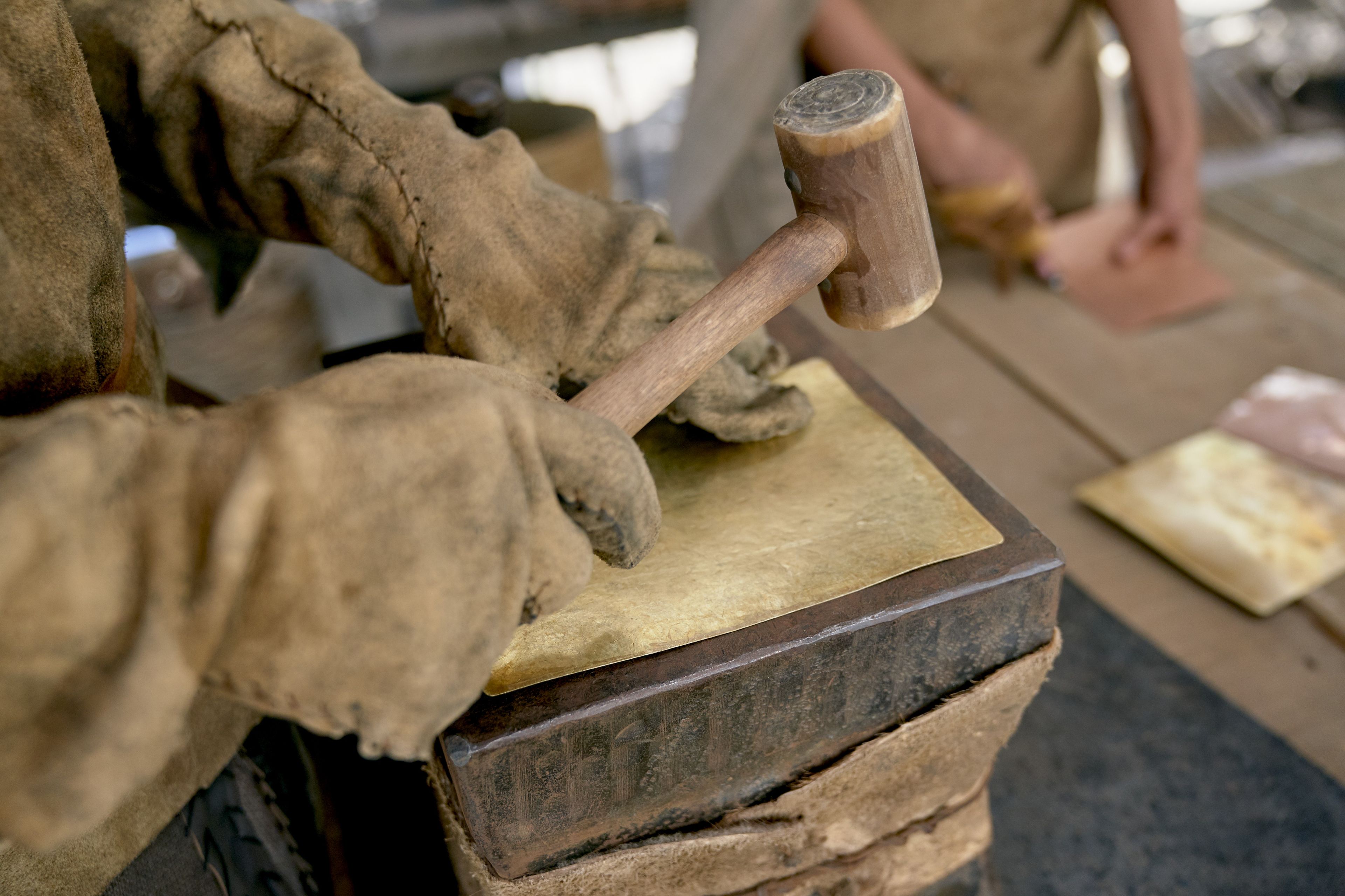 Nephi creates metal plates.