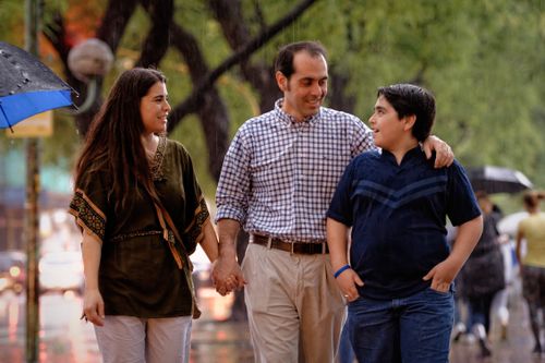 夫妻和青少年年紀的兒子同行