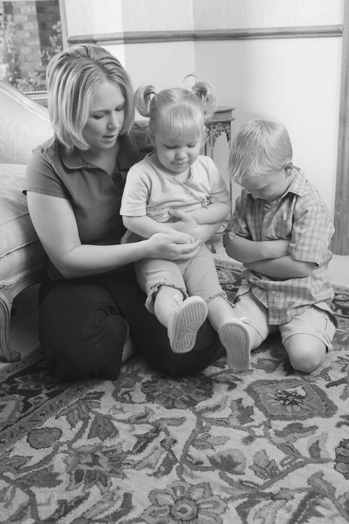 mother and children praying