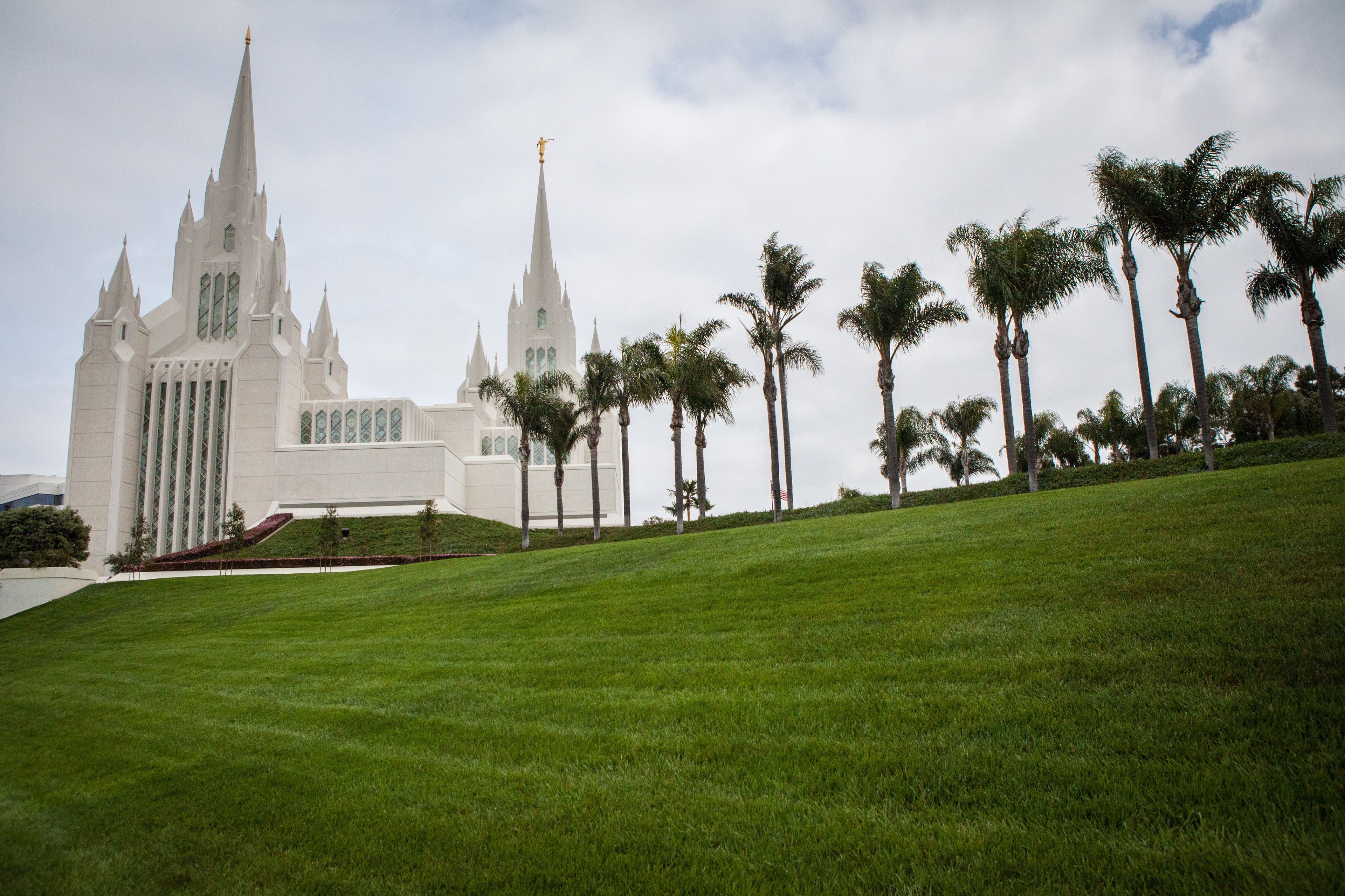 The San Diego California Temple, including scenery.