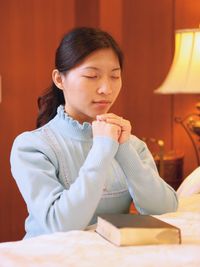 woman praying