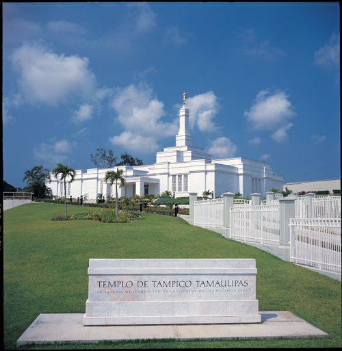 Daytime exterior photo of the Tampico Mexico Temple.