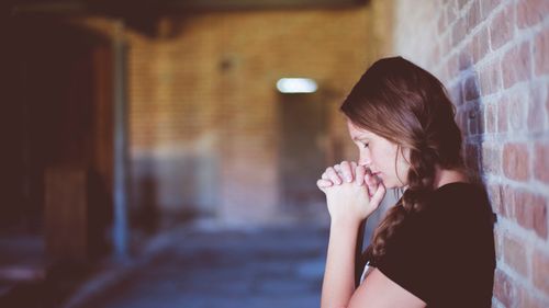 woman praying